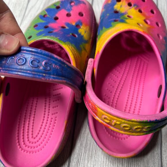 Crocs Classic Tie Dye Graphic Clog Electric Pink Multicolor Shoes Size 6 - Picture 7 of 8